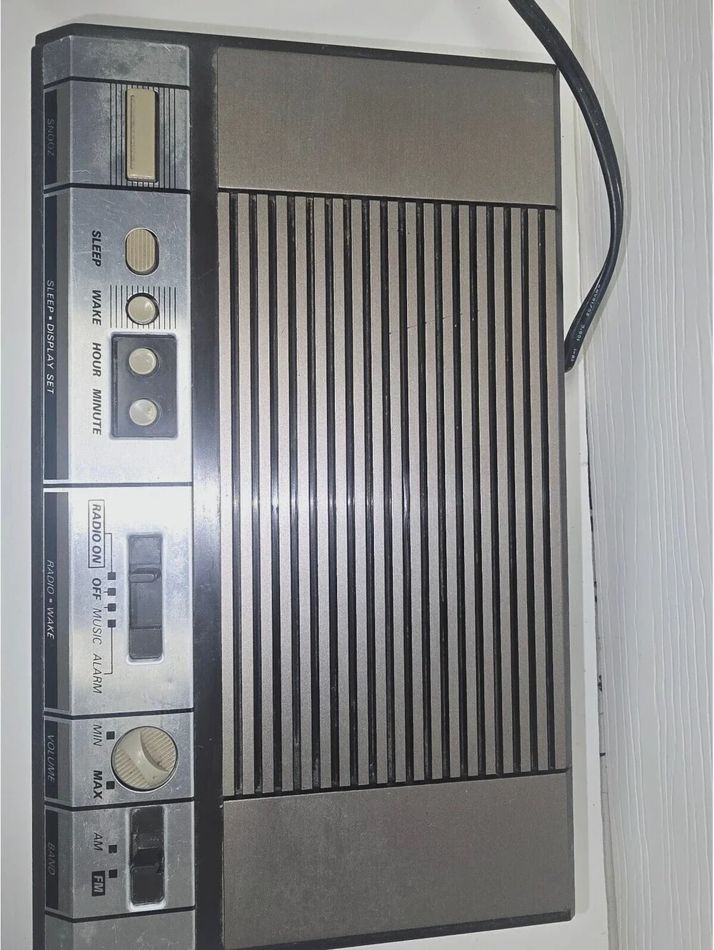 Vintage GE Digital Alarm Clock Radio Blue Fluorescent Display Woodgrain 7-4640A